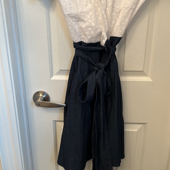 wrap around jean /eyelet lace dress, little floral detail in the top - Picture 5 of 11